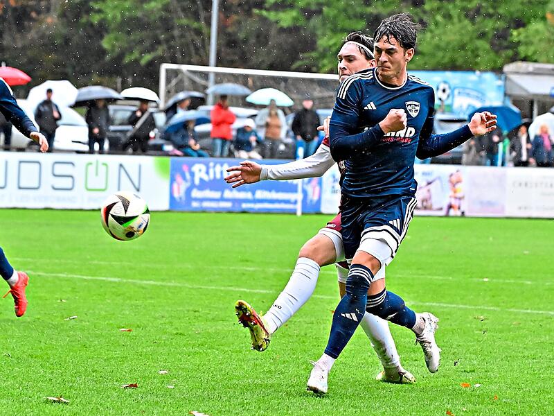 Sinan G&uuml;meci (hier im Heimspiel gegen H&ouml;sbach-Bahnhof) schoss in Aschaffenburg das 2:1-Siegtor.