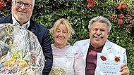 Bürgermeister Marc Benker und das Jubelbrautpaar Monika und Heinrich Hößl.