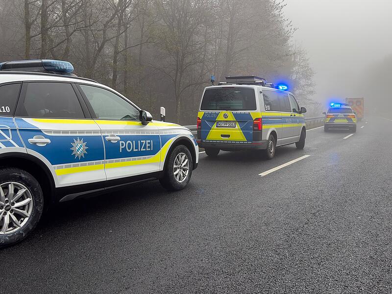 Tödlicher Frontalcrash auf Landstraße: 19-Jährige und 16-Jährige sterben bei Kollision.