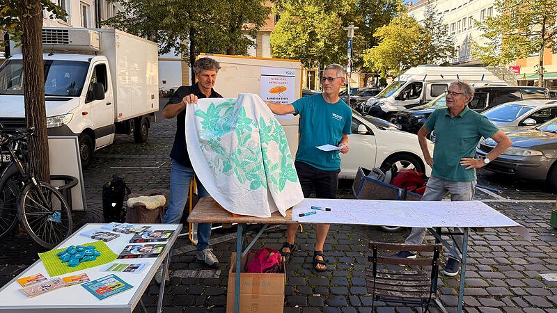 Auto Stadtrat Stefan Kurz und VCD-Vorsitzender Andreas Irmisch bei der feierlichen Eröffnung der ersten Brötchentaste in Bamberg.