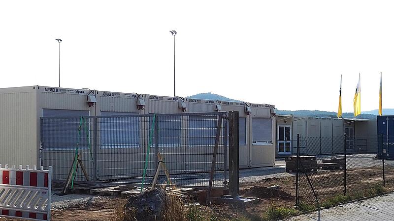 Die Container-Wohneinheiten in Buttenheim haben schon Gestalt angenommen.