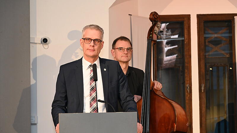 Neujahrsempfang Forchheim 2025Forchheim & Fränkische Schweiz Forchheims Oberbürgermeister Uwe Kirschstein spricht beim traditionellen Neujahrsempfang in der Kaiserpfalz. Das Motto: Ein bisschen Optimismus dürfte es schon sein.