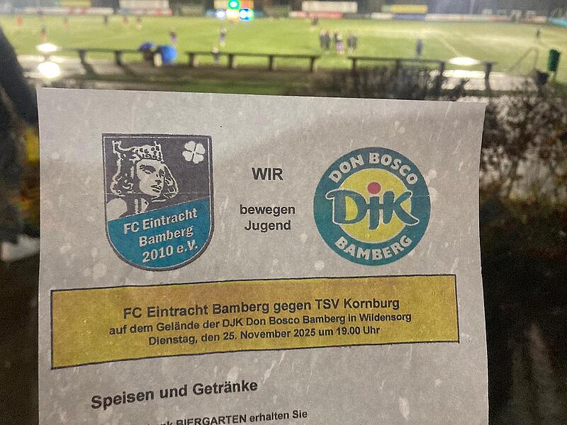 Die Logos nebeneinander, die FCE-Fahnen am Mast: Don Bosco Bamberg zeigte sich am Dienstagabend als perfekter Gastgeber des Bayernliga-Nachholspiels.