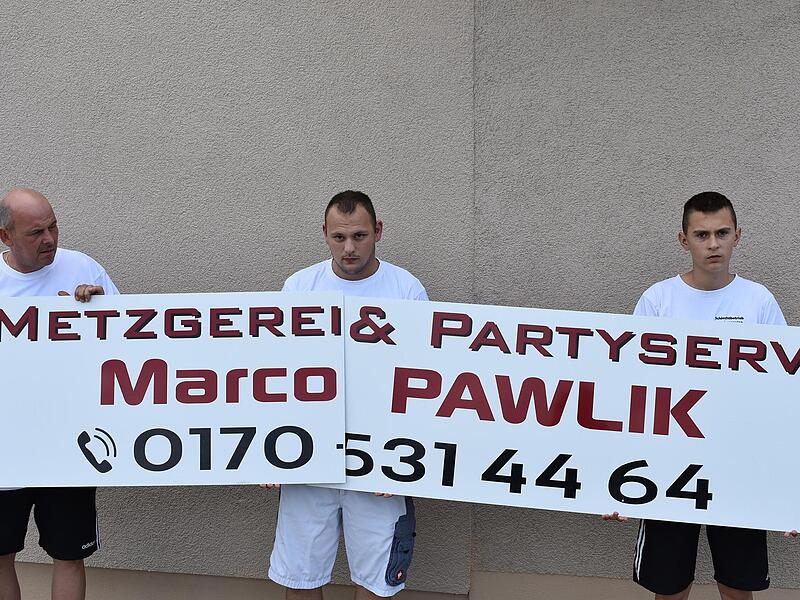 Vater und Söhne Pawlik mit dem neuen SchildForchheim & Fränkische Schweiz Vater und Söhne Pawlik mit dem neuen SchildForchheim & Fränkische Schweiz