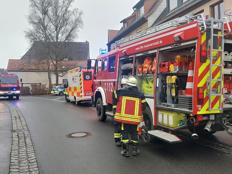 Die Bauerngasse in M&uuml;nnerstadt ist eng. Wenn es hier brennt, r&uuml;ckt die Feuerwehr sicherheitshalber mit vielen Kr&auml;ften aus.