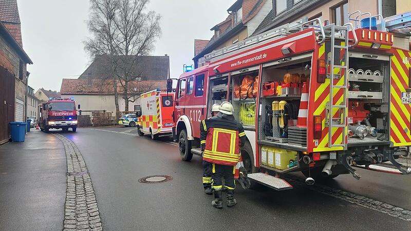 Die Bauerngasse in M&uuml;nnerstadt ist eng. Wenn es hier brennt, r&uuml;ckt die Feuerwehr sicherheitshalber mit vielen Kr&auml;ften aus.