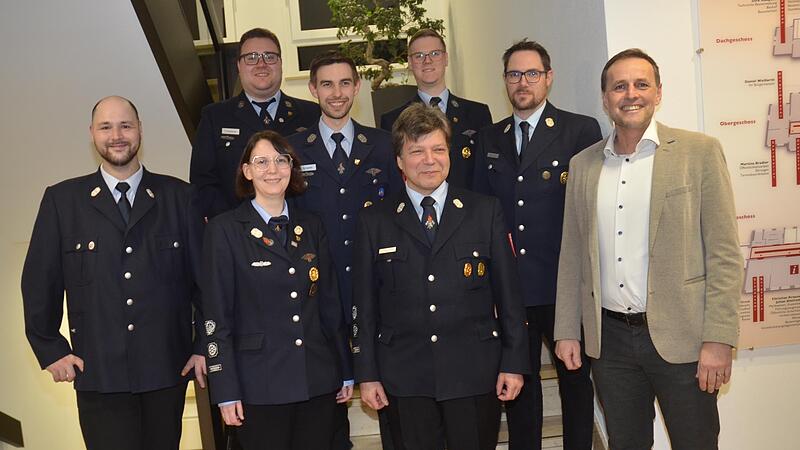 Vorne v.l. Daniel Kaiser, Silvia Welsch, Georg Gremer, Bürgermeister Daniel Weißerth, hinten v.l. Patrick Neubauer, Felix Schwabe, Fabian Rebhan, Michael Beetz. Vorne v.l. Daniel Kaiser, Silvia Welsch, Georg Gremer, Bürgermeister Daniel Weißerth, hinten v.l. Patrick Neubauer, Felix Schwabe, Fabian Rebhan, Michael Beetz.