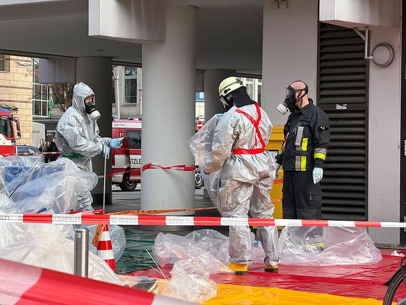 Verdächtige Substanz in Gewerkschaftshaus - Feuerwehreinsatz Verdächtige Substanz in Gewerkschaftshaus - Feuerwehreinsatz