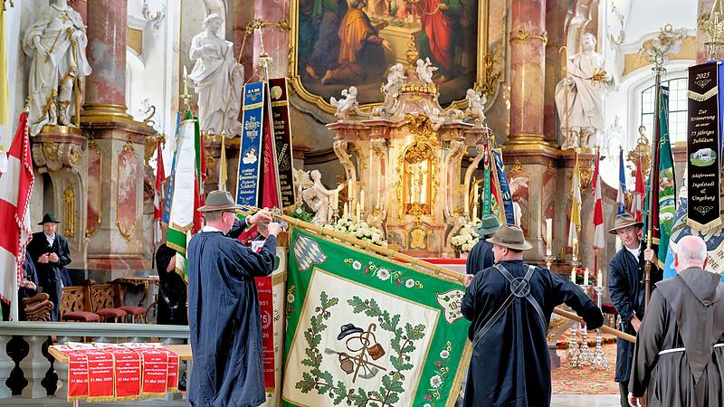 Bayerischen Wollk&ouml;nigin Franziska II.  in Vierzehnheiligen gek&uuml;rtBayerischen Wollk&ouml;nigin Franziska II.  in Vierzehnheiligen gek&uuml;rt