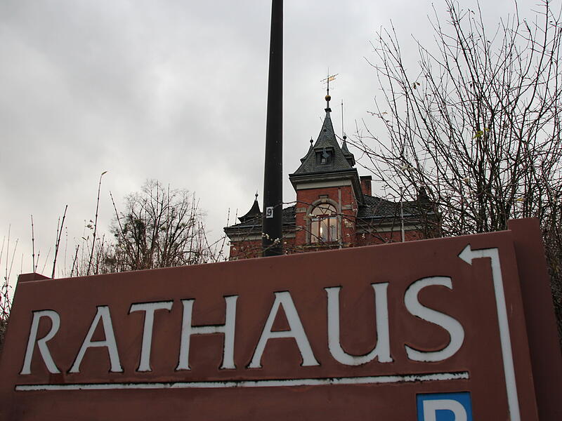 Gemeinde Weiramsdorf - Kreis Coburg - Rathaus - Detailansicht - Schriftzug
