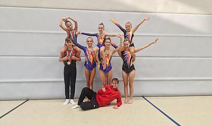 Susi Geier (vorne) hat beim TSV Neudrossenfeld eine Sportakrobatik-Gruppe ins Leben gerufen.