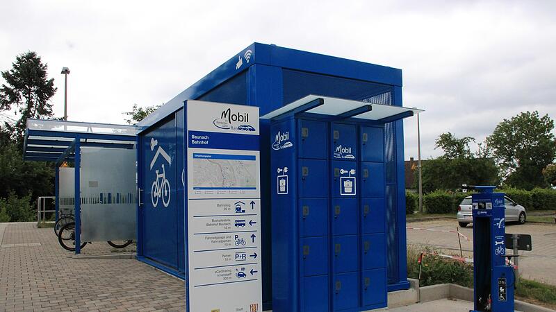 Stellplätze, abschließbare Garagen, Schließfächer mit E-Lademöglichkeit und ein Serviceplatz sind das Herzstück der Mobilstation in Baunach.