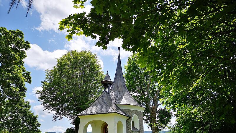 Vor 100 Jahren wurde die Kapelle auf dem Wallenfelser Schlossberg eingeweiht. Der Bau des Architekten Prof. Fritz Fuchsenberger ist einer der ersten modernen Kirchenbauten in Oberfranken.