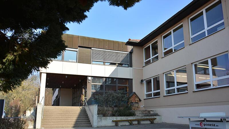 Die Grund- und Mittelschule in Bad Bocklet soll neu gebaut werden. Nun wurde &uuml;berlegt, ob auch der Kindergarten auf das 11.500 Quadratmeter gro&szlig;e Grundst&uuml;ck soll.