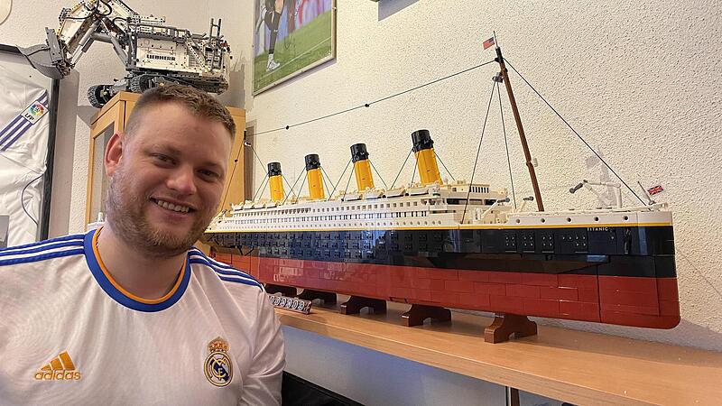 Sebastian Bauer baute die Lego-Titanic mit ihren 9090 Bausteinen innerhalb von nur zehn Tagen auf. Sebastian Bauer baute die Lego-Titanic mit ihren 9090 Bausteinen innerhalb von nur zehn Tagen auf.