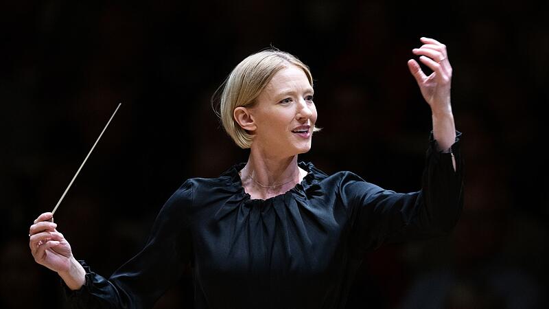 Joana Mallwitz ist Chefdirigentin am Konzerthaus Berlin. Jetzt dirigierte sie zum ersten Mal die Bamberger Symphoniker.