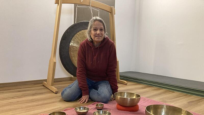 Klangkreis im Hotel Fontana mit Astrid Neugebauer (im Bild) und Christine Eberth-Booms mit 15 Teilnehmerinnen, von denen nur f&uuml;nf Mitglied im Bad Kissinger Kneipp-Verein sind.