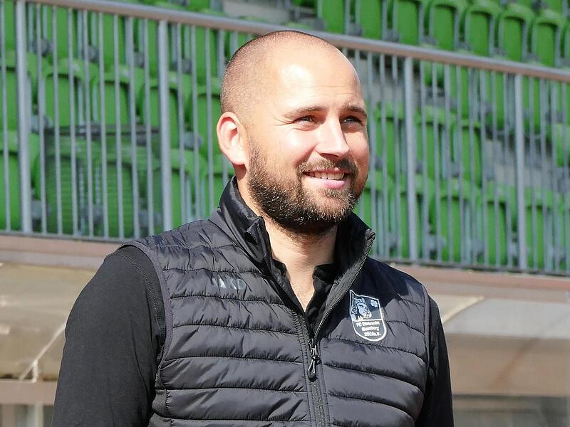 Zweieinhalb Jahre als Vorstandsvorsitzender des FC Eintracht Bamberg, dann Gesch&auml;ftsf&uuml;hrer der SpVgg Bayreuth, mittlerweile in Erfurt und Schweinfurt t&auml;tig: J&ouml;rg Schmalfu&szlig; kennt die Gegebenheiten rund um die Regionalliga bestens und w&uuml;nscht sich eine Reform.