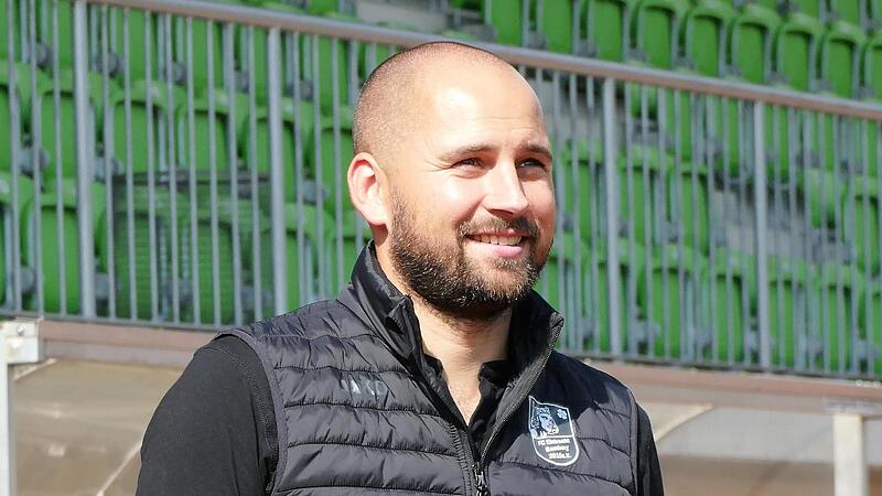 Ab 1. Juli wird J&ouml;rg Schmalfu&szlig; Gesch&auml;ftsf&uuml;hrer des baldigen Drittligisten SpVgg Bayreuth  und legt dann das Amt des Vorstandsvorsitzenden beim FC Eintracht Bamberg nieder.