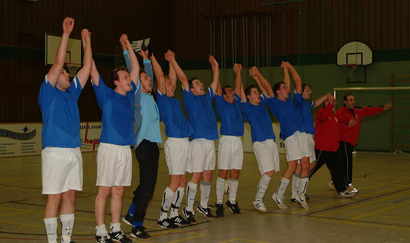 Der BSC Kulmbach holte sich 2006 erstmals den Rundschau-Cup. Mit einer jungen, spielstarken Mannschaft entthronte der Kreisklassist um Spielertrainer Vitor do Adro den SSV Kasendorf und verhinderte den Titel-Hattrick des Kreisligisten.Fast 40 Jahre Rundschau Cup Kulmbach