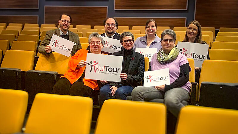 &bdquo;Kul-Tour&ldquo;-Patenprojekt: hinten v.l. Alexander S&uuml;&szlig; (Museologe Stadt Kronach), Manuel Grund (Berufsfachschule f&uuml;r Musik Oberfranken), Julia V&ouml;lker (Kreiskulturreferat) und Sabine Raithel (Kronacher Kunstverein) sowie vorne v.l. Birgitta Staufer-Neu...