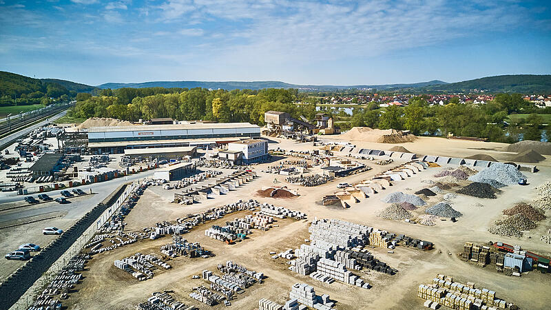 Geh&ouml;ren nun wieder zusammen: Porzner Steine und Erden (vorne) und das Betonwerk Schneider in Zapfendorf im Landkreis Bamberg