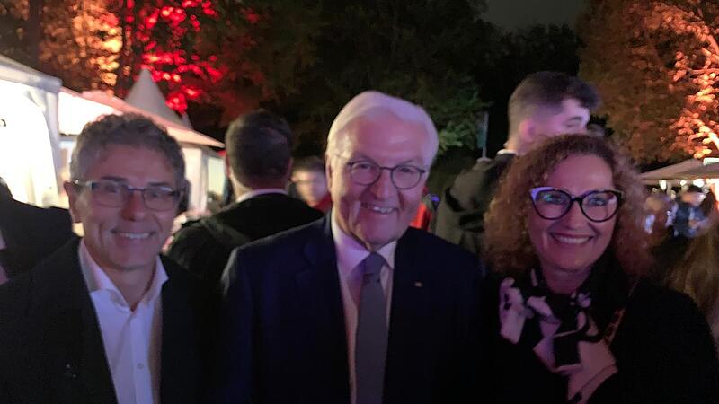 Oksana und Harald Reinhard mit Bundespr&auml;sident Frank-Walter Steinmeier