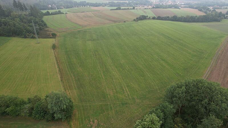 Hier in der Flur bei Reitsch könnte mit rund zehn Hektar die größte Freifläche für eine PV- Anlage im Gemeindegebiet Stockheim entstehen.