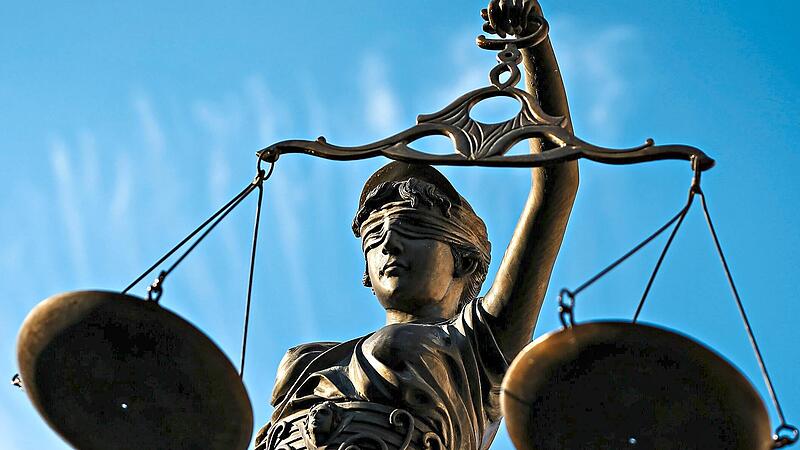 Ein 39-jähriger Einbrecher muss für zwei Jahre hinter Gitter. D.-W. Ebener/dpa Ein 39-jähriger Einbrecher muss für zwei Jahre hinter Gitter. D.-W. Ebener/dpa