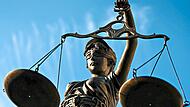 Ein 39-jähriger Einbrecher muss für zwei Jahre hinter Gitter. D.-W. Ebener/dpa Ein 39-jähriger Einbrecher muss für zwei Jahre hinter Gitter. D.-W. Ebener/dpa