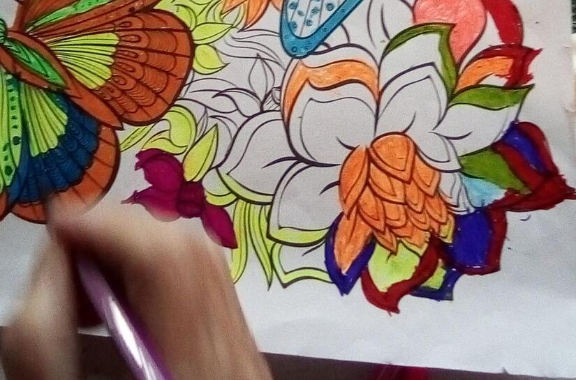 Als Mutmach-Idee für Alt und Jung während der tristen Corona-Zeit sieht die Kronacherin Friedel Wagner (91) die Beschäftigung mit Mandala-Malerei. Als Mutmach-Idee für Alt und Jung während der tristen Corona-Zeit sieht die Kronacherin Friedel Wagner (91) die Beschäftigung mit Mandala-Malerei.