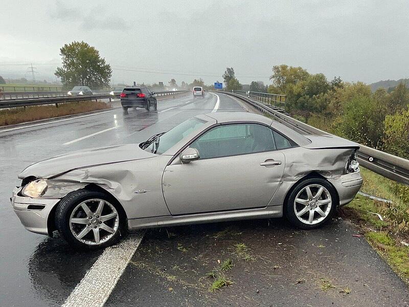 Fahrer verliert Kontrolle &uuml;ber Auto auf A70 bei Bamberg