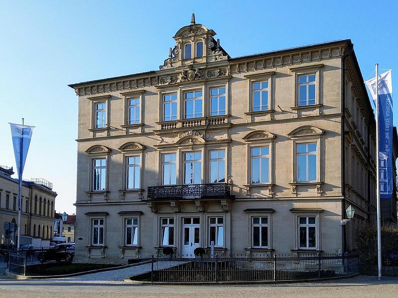 Das Palais Edinburg am Schlossplatz ist Sitz der Industrie- und Handelskammer zu Coburg.