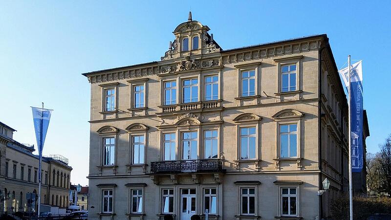 Das Palais Edinburg am Schlossplatz ist Sitz der Industrie- und Handelskammer zu Coburg.