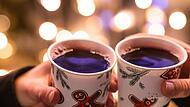 Für viele ist erst mit dem ersten Glühwein auf dem Weihnachtsmarkt so richtig Adventszeit. Doch wie klappt der Genuss ohne Kopfschmerz? Für viele ist erst mit dem ersten Glühwein auf dem Weihnachtsmarkt so richtig Adventszeit. Doch wie klappt der Genuss ohne Kopfschmerz?