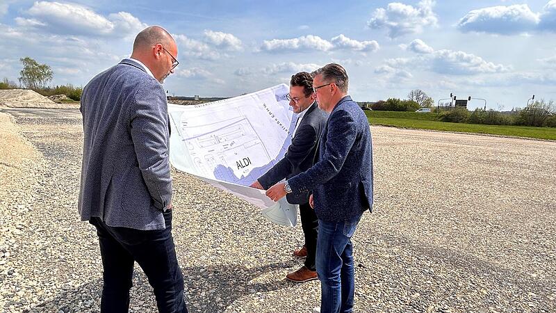 Ebl kann kommen: Karsten Fischkal mit Markus Steinbrenner und Fabien Busch. Ebl kann kommen: Karsten Fischkal mit Markus Steinbrenner und Fabien Busch.