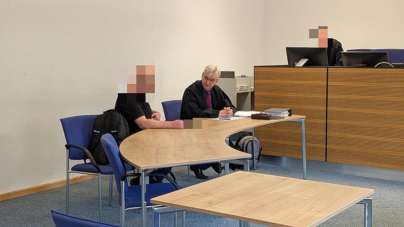 Missbrauch-Prozess in Coburg: Angeklagter soll einem Kind auf seinem Handy Pornos gezeigt haben.