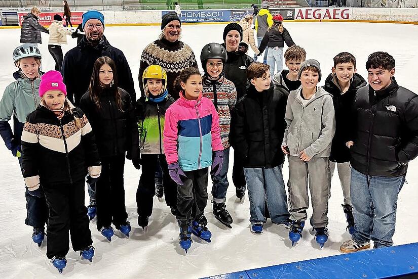 Die &bdquo;j&uuml;ngeren Minis&ldquo; auf dem Eis in der H&ouml;chstadter Arena.