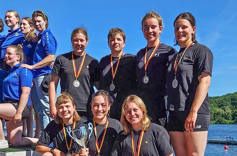 Die Frauenmannschaft des PSC Coburg ist stolz auf ihren Erfolg. Beim Deutschland Cup in Essen sicherte sie sich Rang 3. Die Frauenmannschaft des PSC Coburg ist stolz auf ihren Erfolg. Beim Deutschland Cup in Essen sicherte sie sich Rang 3.