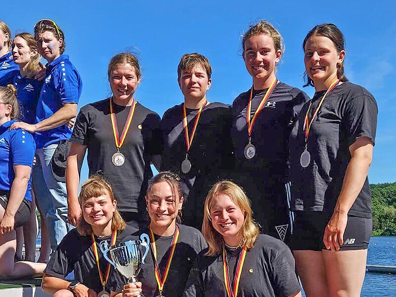 Die Frauenmannschaft des PSC Coburg ist stolz auf ihren Erfolg. Beim Deutschland Cup in Essen sicherte sie sich Rang 3.