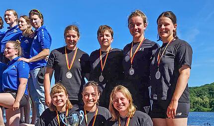 Die Frauenmannschaft des PSC Coburg ist stolz auf ihren Erfolg. Beim Deutschland Cup in Essen sicherte sie sich Rang 3.