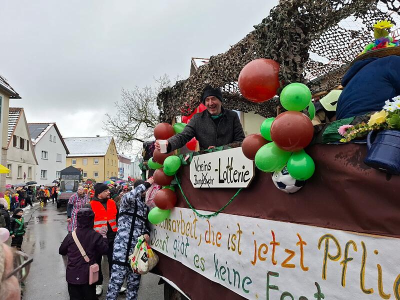 Ganz sch&ouml;n was los in Geisfeld: alle Impressionen vom Faschingsumzug!