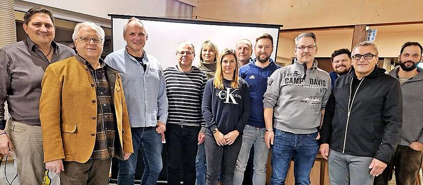 Der 1. FC Kupferberg hat einen neuen Vorstand. Unser Bild zeigt (von links) Werner Stapf, Harald Michel, Vorsitzenden Jürgen Holhut, Volker Rattler, Heike Prediger, Stefanie Lauterbach, Volker Matysiak, Daniel Witzgall, Marc Völtl, Florian Holhut,...