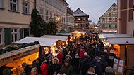 Der Adventsmarkt im Sand lockte am Wochenende viele Besucher in das Gebiet rund um die St. Elisabeth-Kirche.Adventsmarkt im Sandgebiet Bamberg 2023