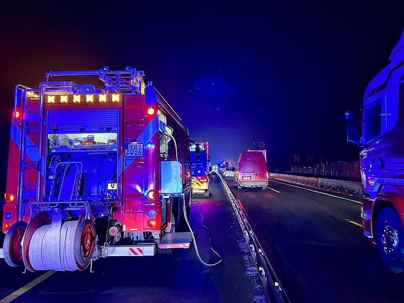 Die Feuerwehr Dechsendorf rückte mit mehreren Fahrzeugen an.