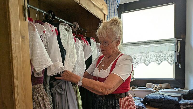 Karin Herold verkauft Dirndl
