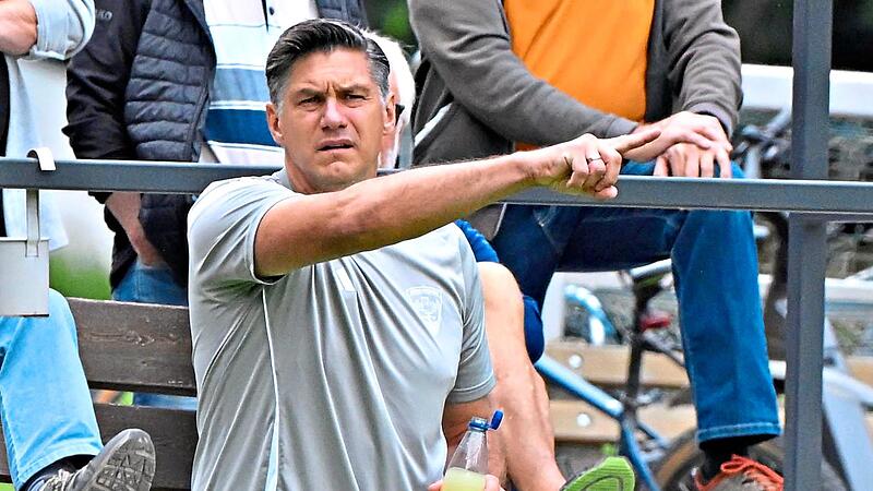 Trainer Achim Engel und die „Mönche“ mussten eine Schlappe hinnehmen. Lehmann Trainer Achim Engel und die „Mönche“ mussten eine Schlappe hinnehmen. Lehmann