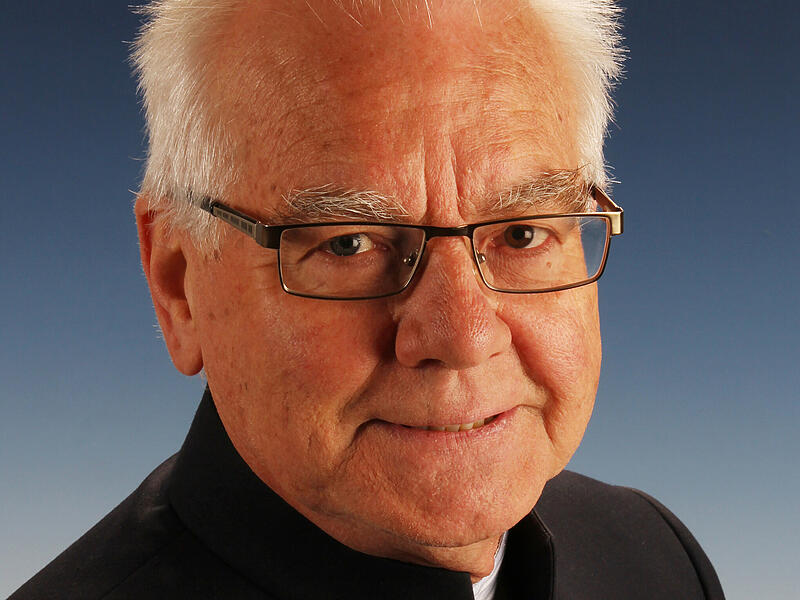 Peter Jacobi ist seit 1965 Mitglied der FDP und war von 1978 bis 1982 bayerischer Landtagsabgeordneter. Er ist auch Ehrenpr&auml;sident des Fr&auml;nkischen S&auml;ngerbundes.
