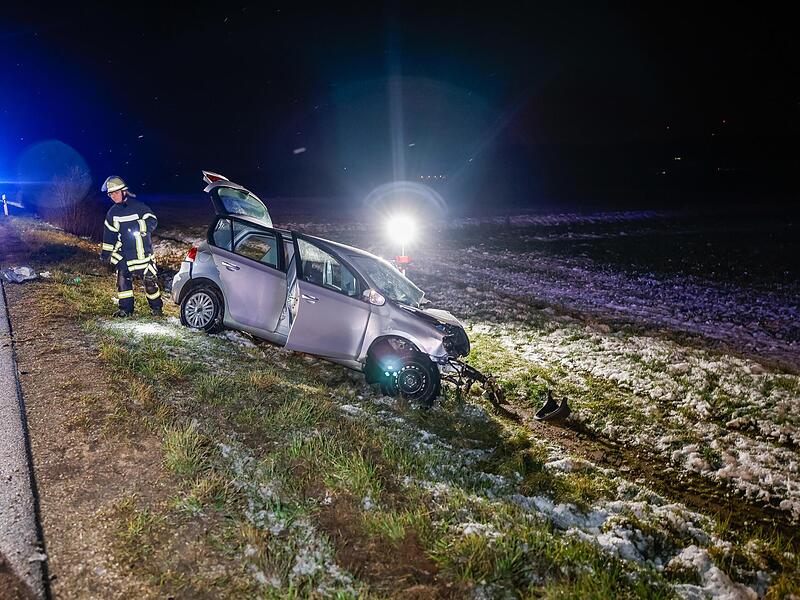 Der Fahrer des zweiten beteiligten Autos wurde schwer verletzt.