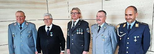 Von links nach rechts: Kreisvorsitzender Roland Pachtner sowie die Geehrten Oskar Brehm, Thomas Roth, Walter Pfeiffer und Daniel Pfeiffer